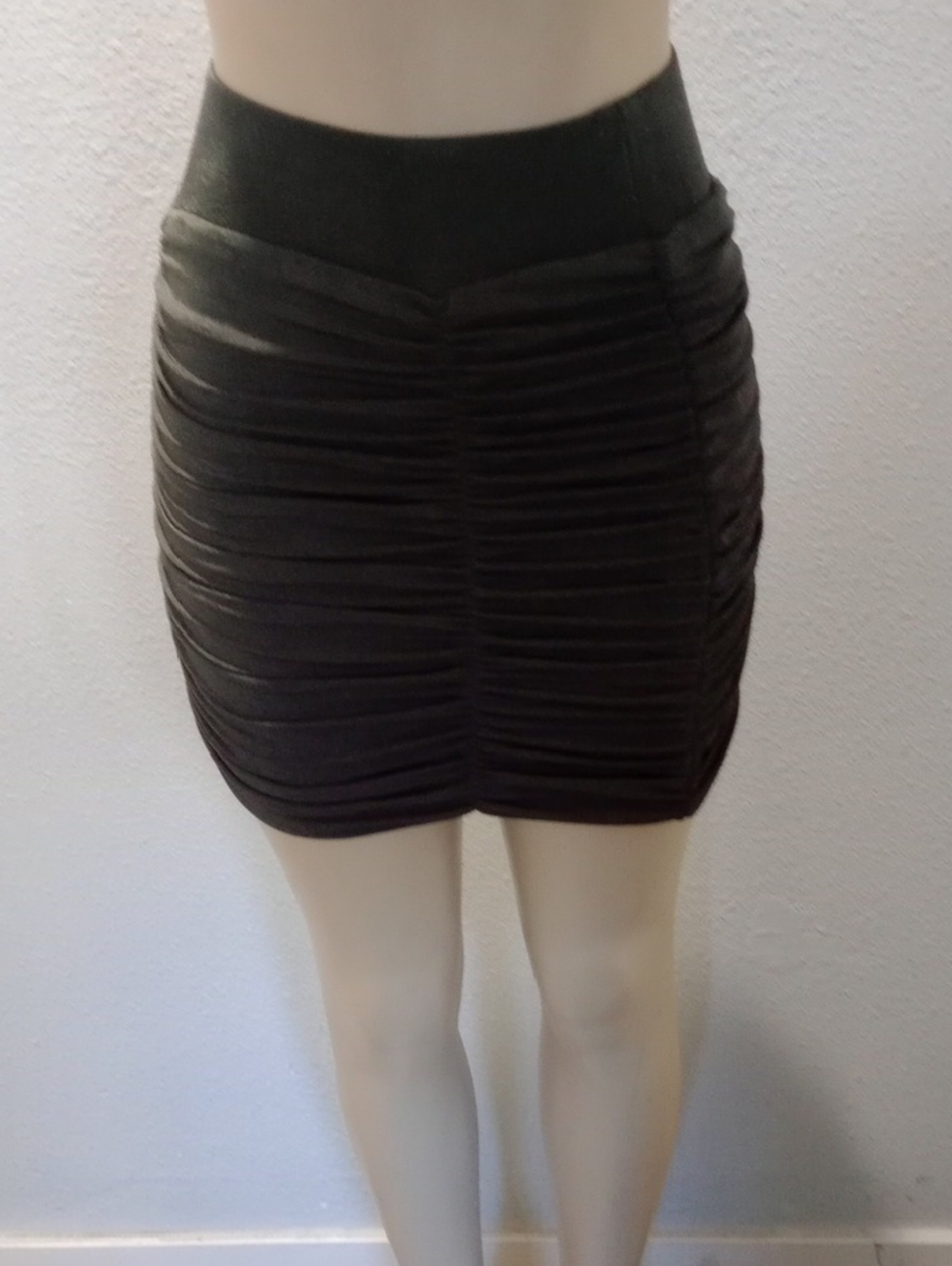 Mable  Black Ruched Mini Skirt with High Waistc Color Green